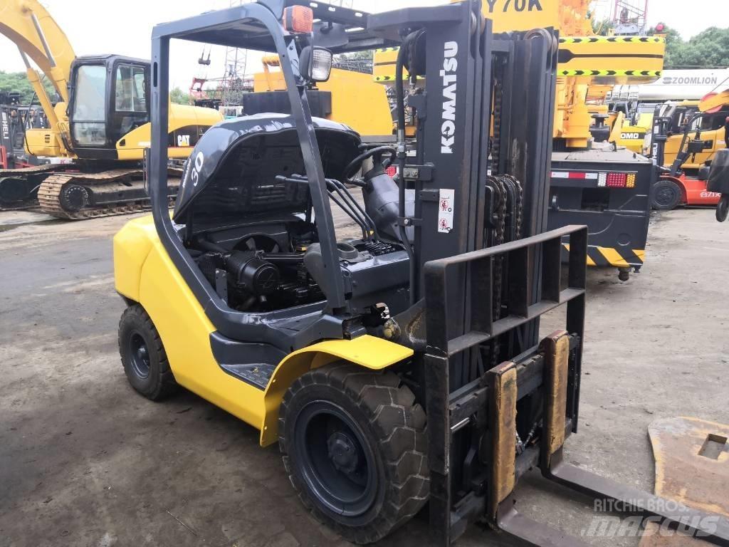 Komatsu 30 Chariots diesel