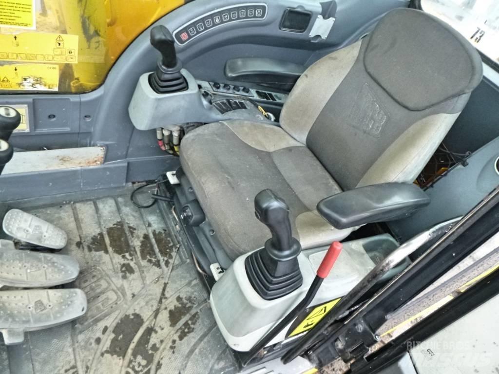JCB JS 145 LC Pelle sur chenilles