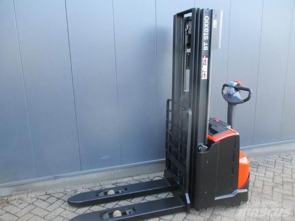 BT SWE 140L Gerbeur accompagnant