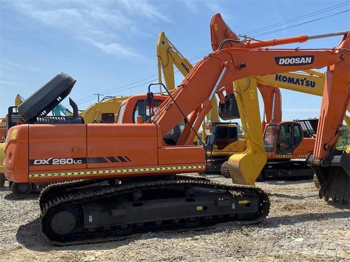 Doosan DX 260LC Pelle sur chenilles
