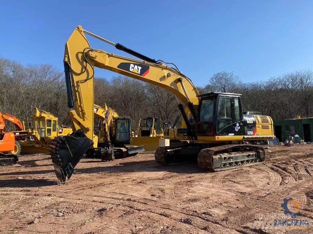 CAT 325 D Pelle sur chenilles