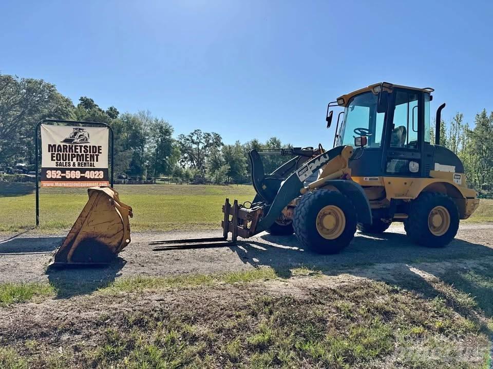 John Deere 244 J Chargeuse sur pneus