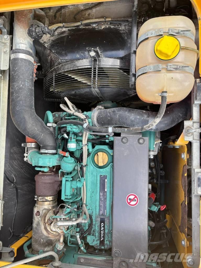 Volvo EW 140 D Pelle sur pneus