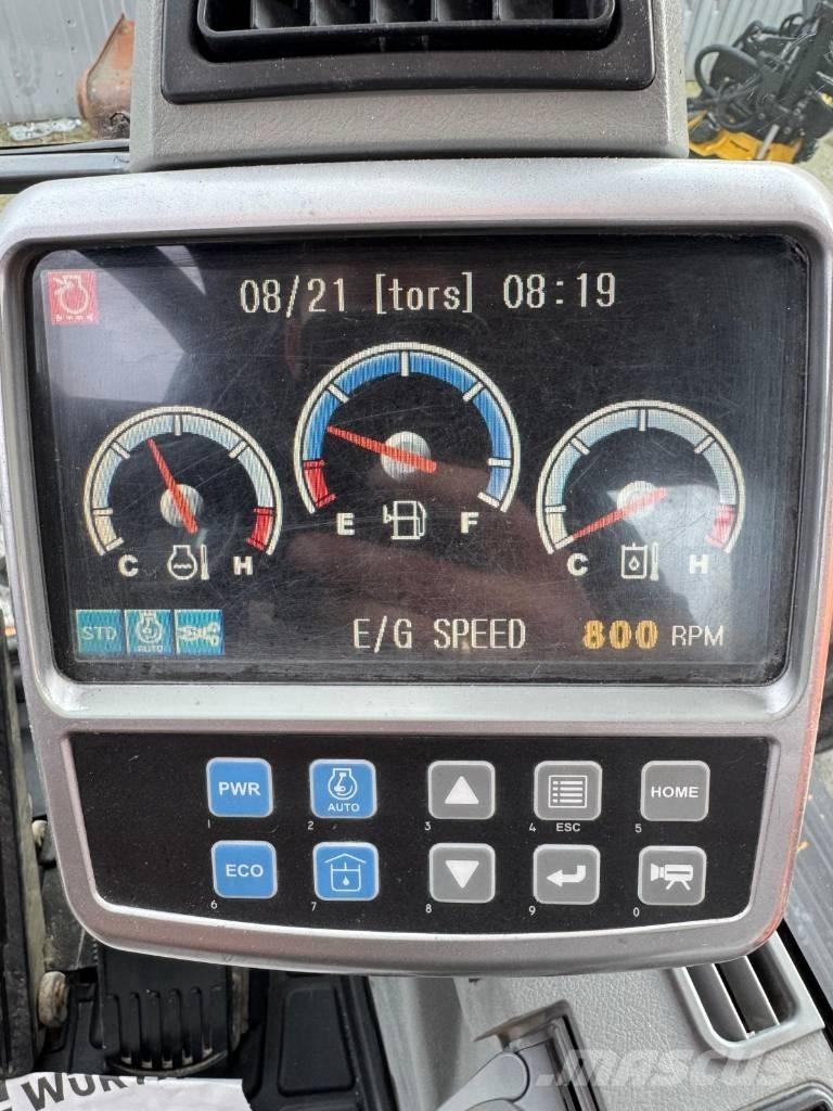 Doosan DX 140 W Pelle sur pneus