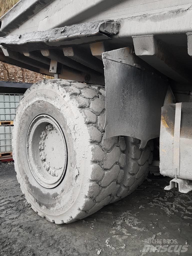 Komatsu HD 465-5 Tombereau rigide