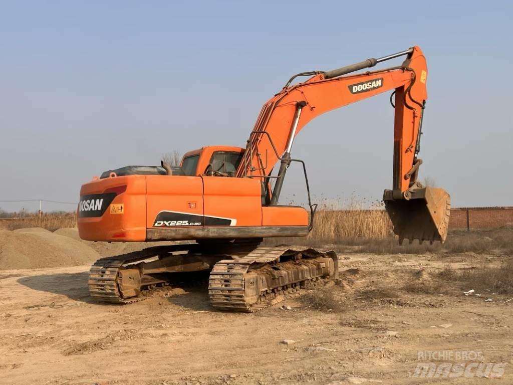 Doosan DX225LC-9C Pelle sur chenilles