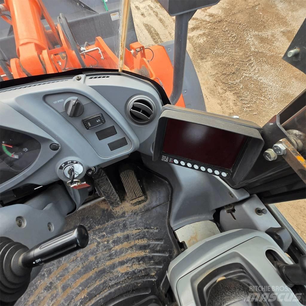 Hitachi ZW150-6 Chargeuse sur pneus
