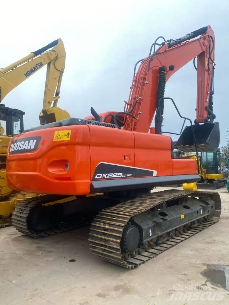 Doosan DX 225 LC Pelle sur chenilles