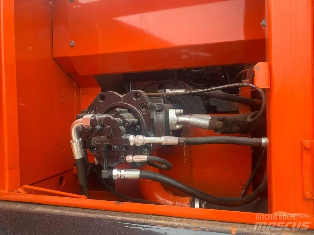 Doosan DX 225 LC Pelle sur chenilles