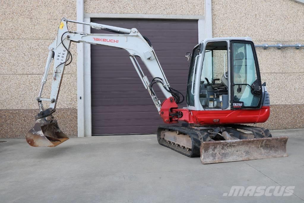 Takeuchi TB 250 Mini pelle < 7t