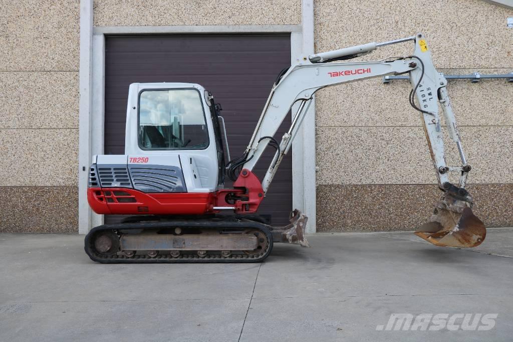 Takeuchi TB 250 Mini pelle < 7t