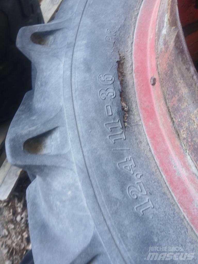 Raju 12,4/11-36 Pneus, roues et jantes