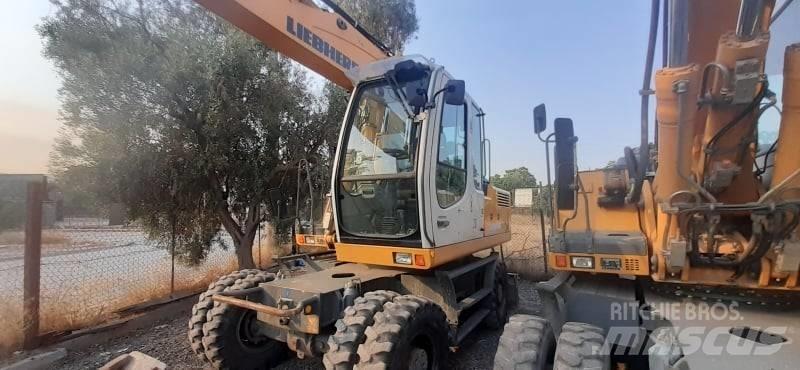 Liebherr A 904 C Pelle sur pneus