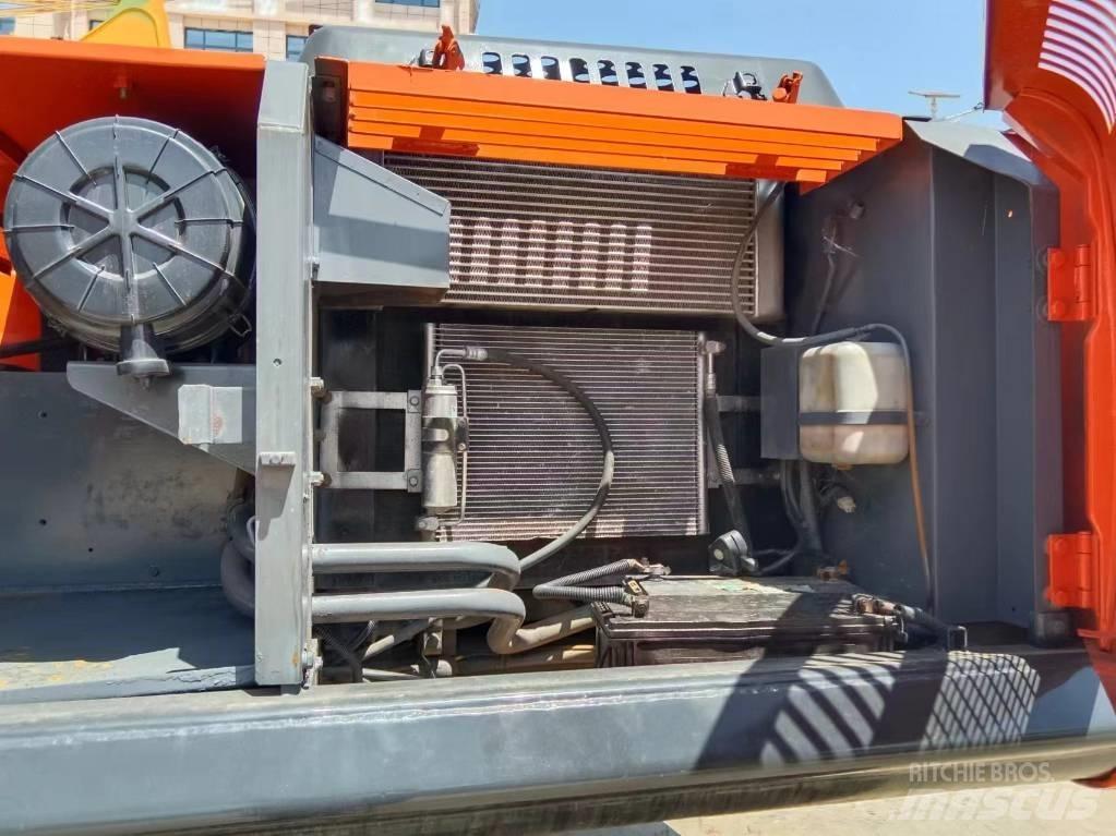 Hitachi ZX 240 Pelle sur chenilles