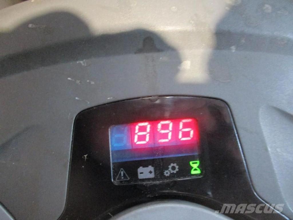 Toyota SWE 120L Gerbeur accompagnant