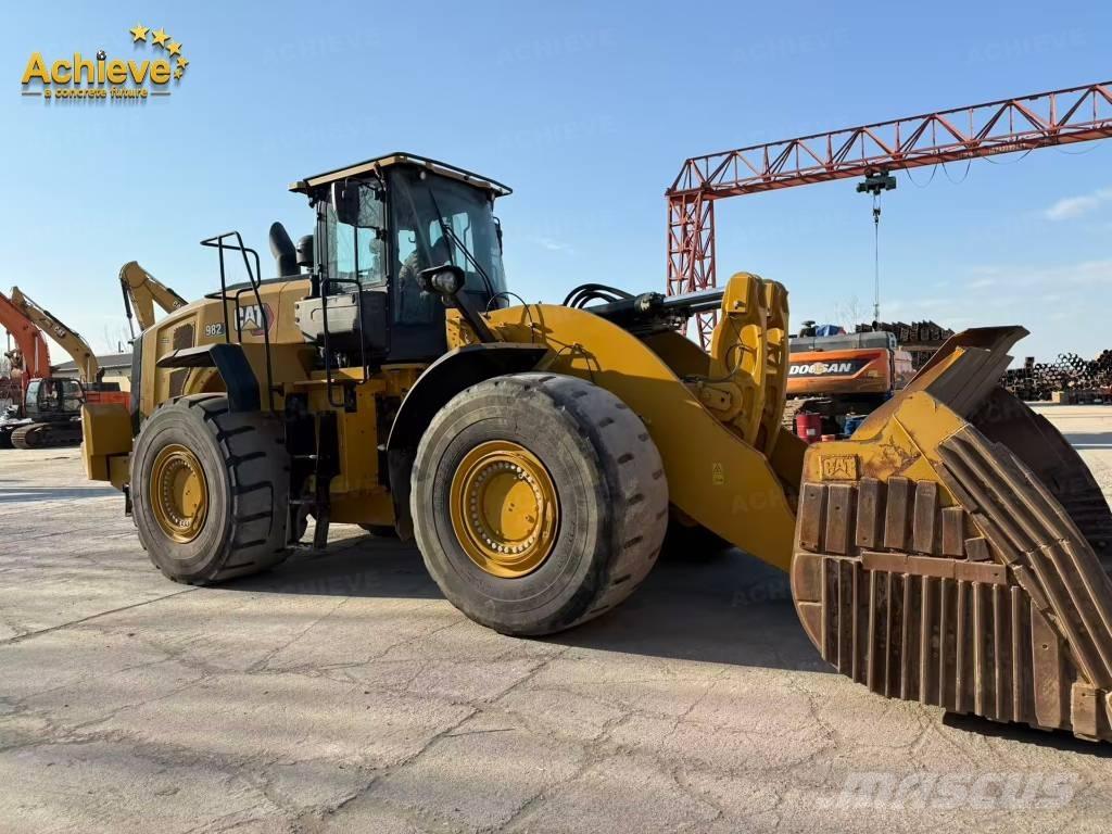 CAT 982 Chargeuse sur pneus