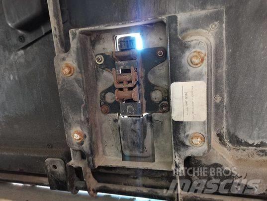 CAT TH 407 mask Cabine