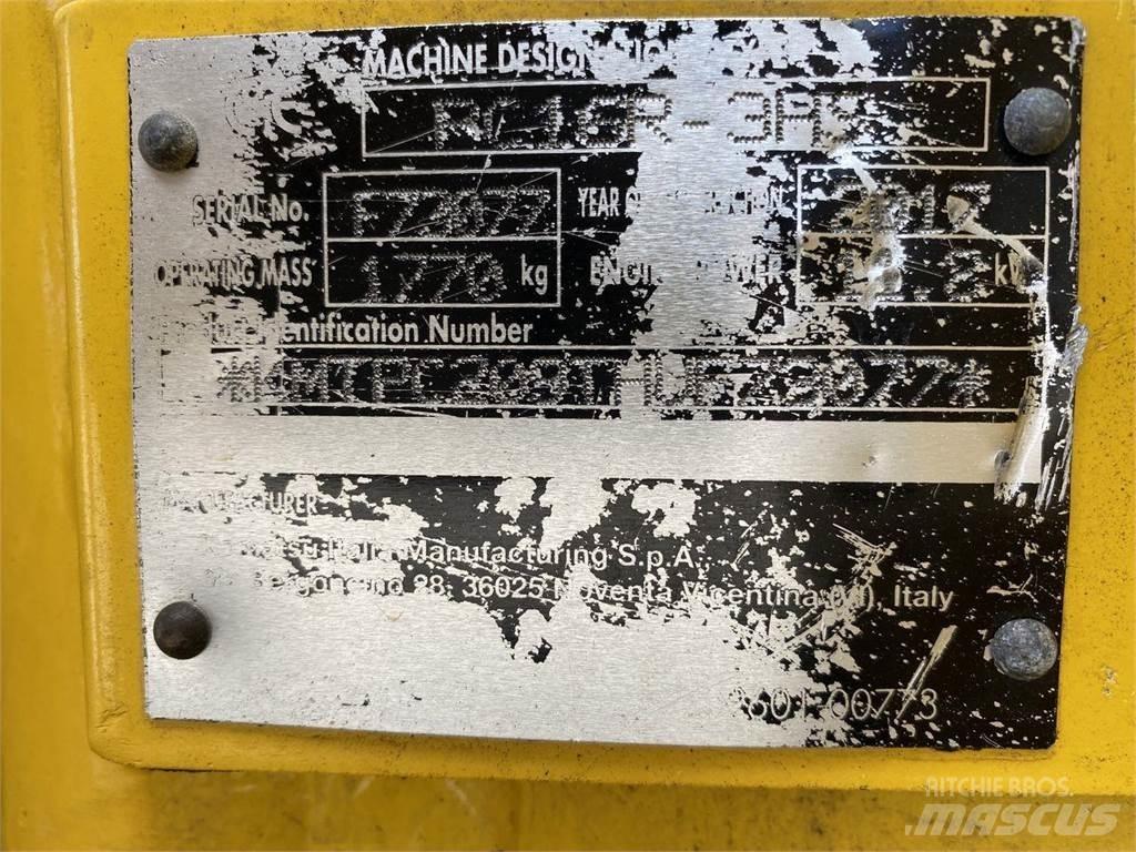 Komatsu PC16R-3HS Pelle sur pneus