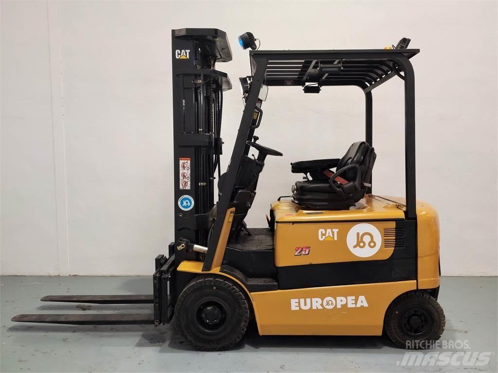 CAT EP25K PAC Chariots élévateurs électriques