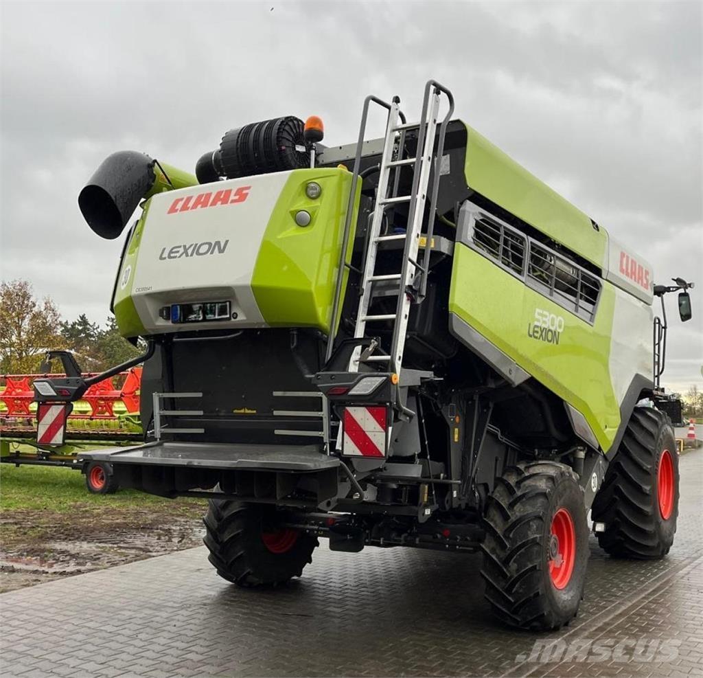 CLAAS Lexion 5300 Moissonneuse batteuse