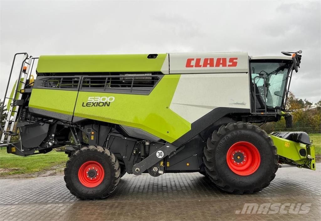 CLAAS Lexion 5300 Moissonneuse batteuse
