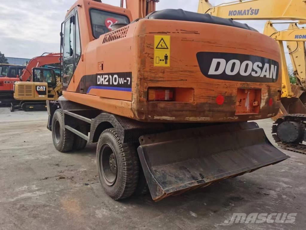 Doosan DH 210 W-7 Pelle sur pneus