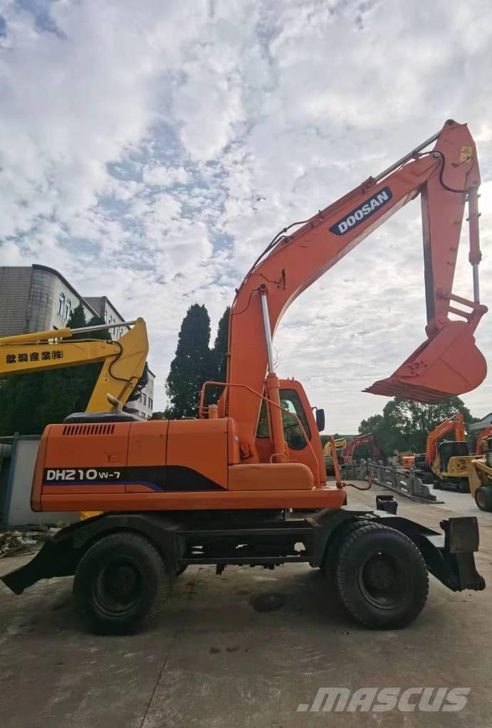 Doosan DH 210 W-7 Pelle sur pneus