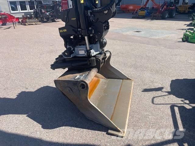 Atlas 185 W Pelle sur pneus