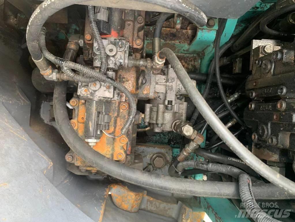 Kobelco SK 135 Pelle sur chenilles