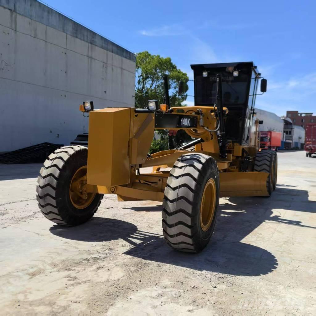 CAT 140K Niveleuse