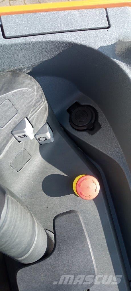 Toyota LSI200 Gerbeur accompagnant