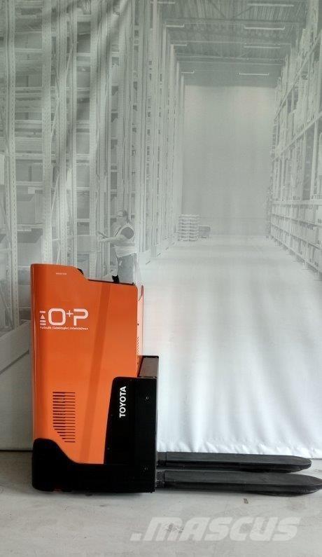 Toyota LSI200 Gerbeur accompagnant