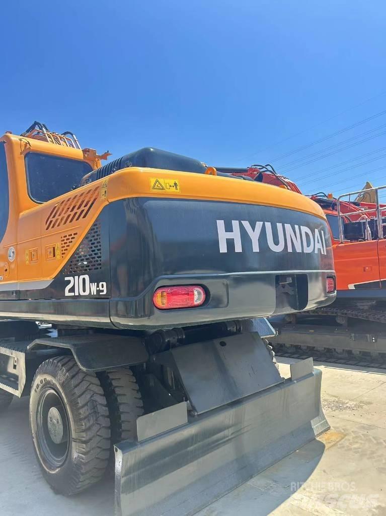 Hyundai R210W-9 Pelle sur pneus
