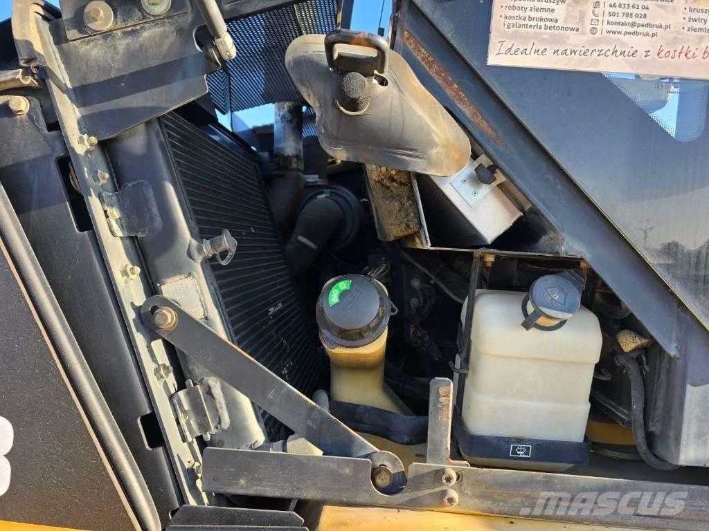 CAT 908 Chargeuse sur pneus