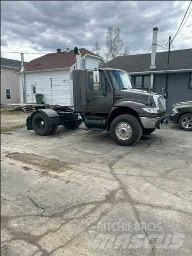 International 4400 Tracteur routier
