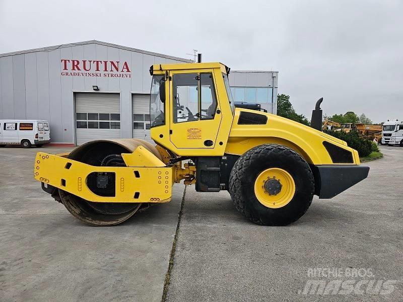 Bomag BW 213 D H-4 Rouleaux monocylindre