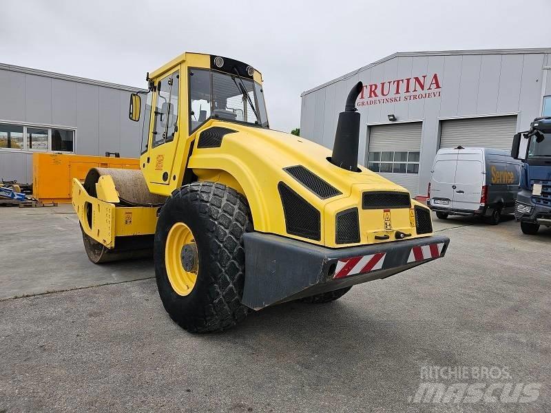 Bomag BW 213 D H-4 Rouleaux monocylindre