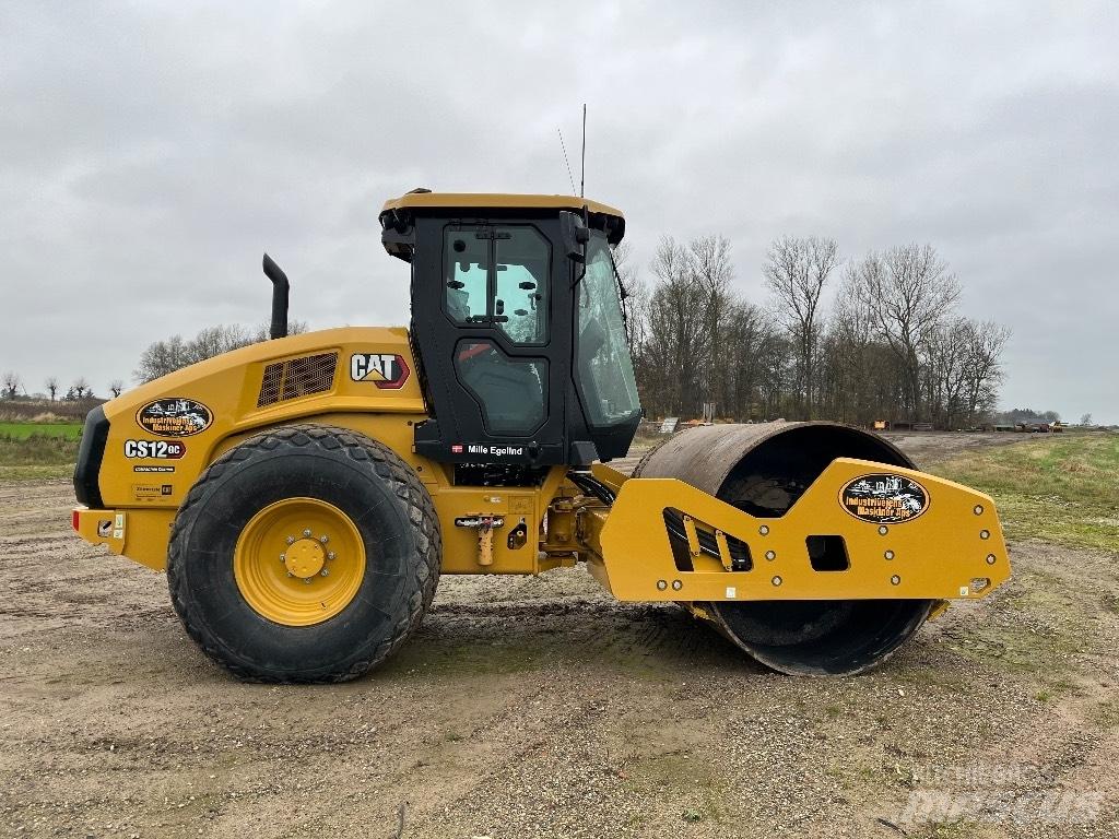 CAT CS 12 GC Compacteur de sol