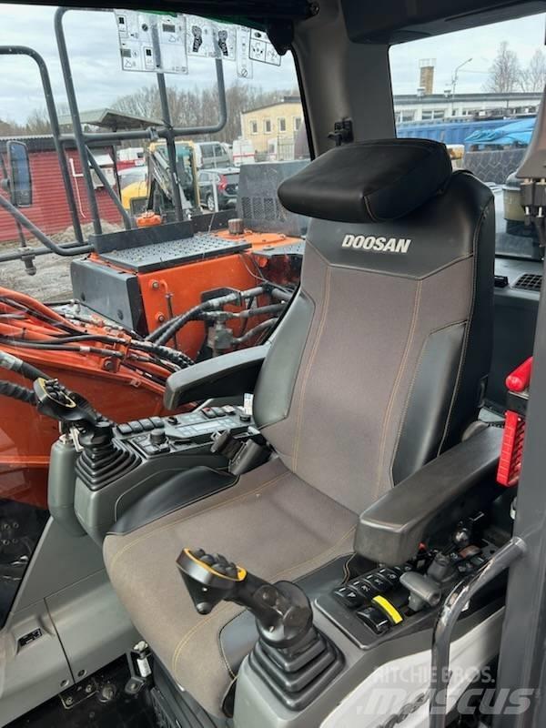 Doosan DX 170 W Pelle sur pneus