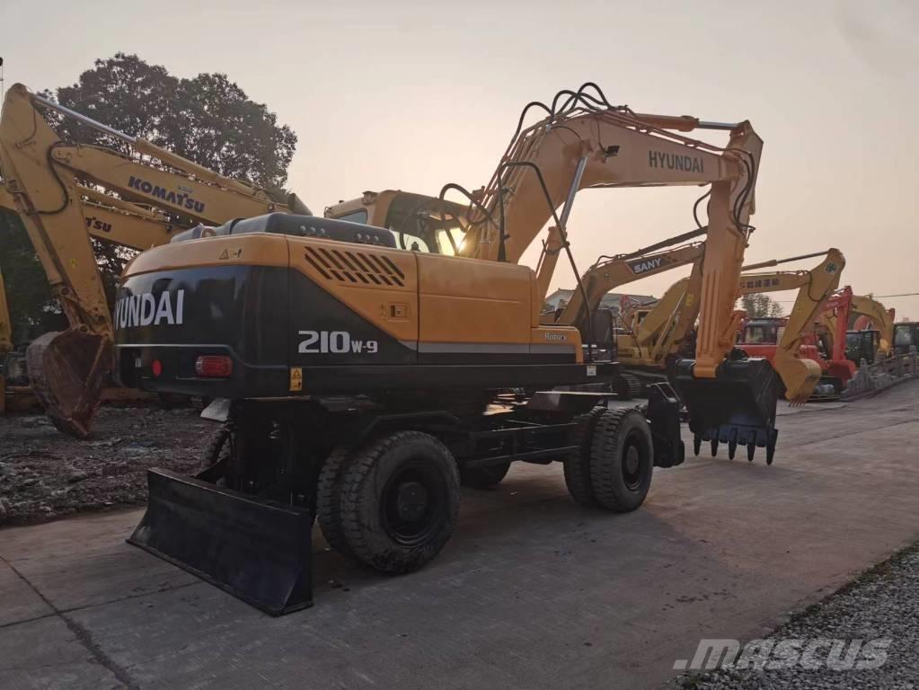 Hyundai R210W-7 Pelle sur pneus