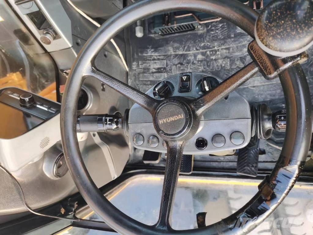 Hyundai R210W-7 Pelle sur pneus