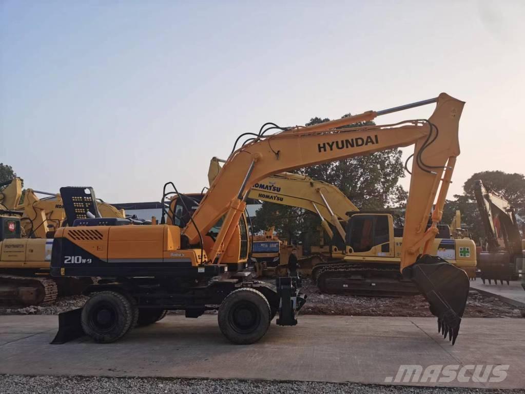 Hyundai R210W-7 Pelle sur pneus