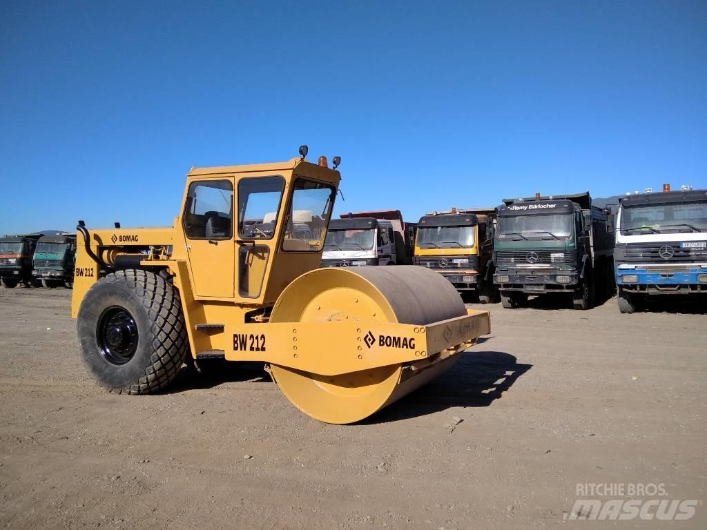 Bomag BW 212 Rouleaux monocylindre