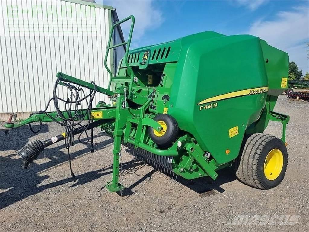 John Deere f441m Presse cubique