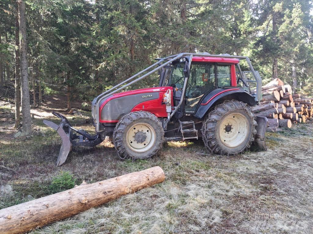 Valtra T 151 Tracteur