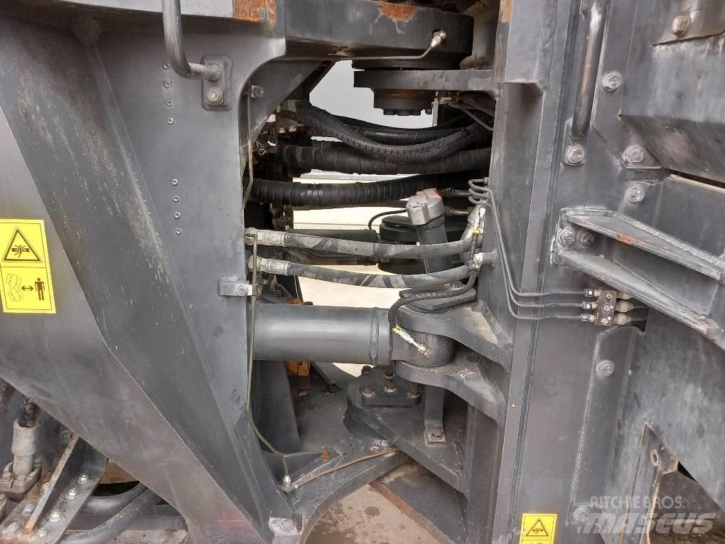 Komatsu WA500-7 Chargeuse sur pneus