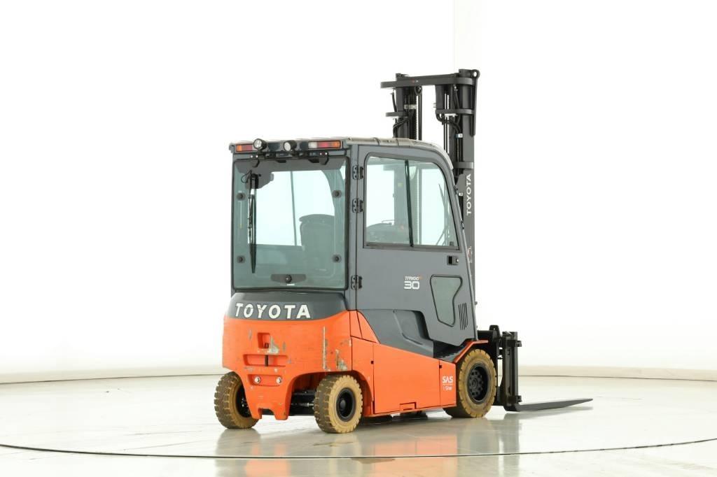 Toyota 8 FBMT 30 Chariots élévateurs électriques