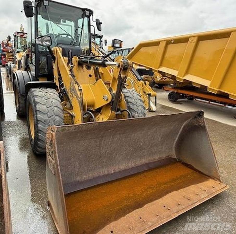 CAT 908M Chargeuse sur pneus