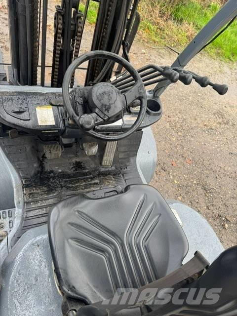 Toyota 8 FDF 30 Chariots diesel