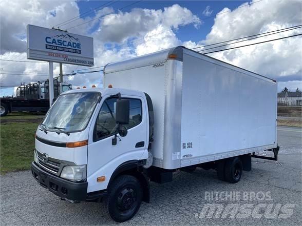Hino 145 Camion de livraison de boisson